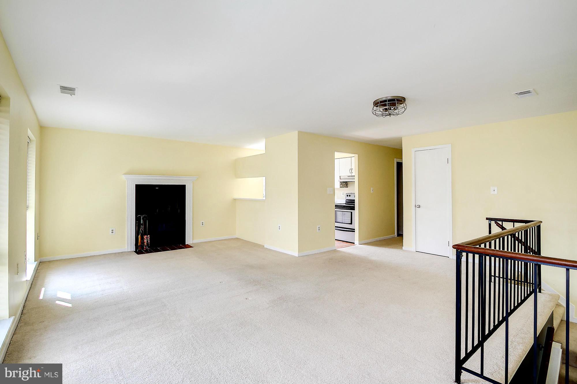 654 Charles Street, Unit R15 Baltimore, MD 21230 - Photo 2 of 25 Living Room