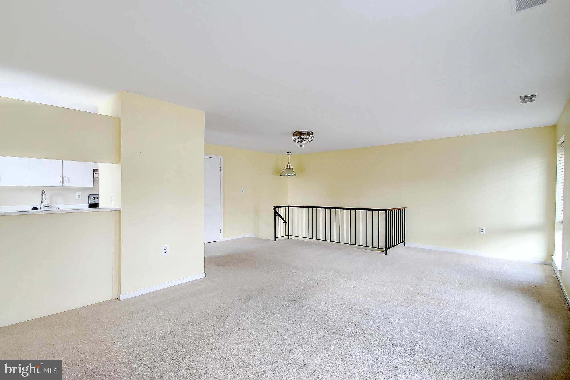 654 Charles Street, Unit R15 Baltimore, MD 21230 - Photo 3 of 25 Living Room