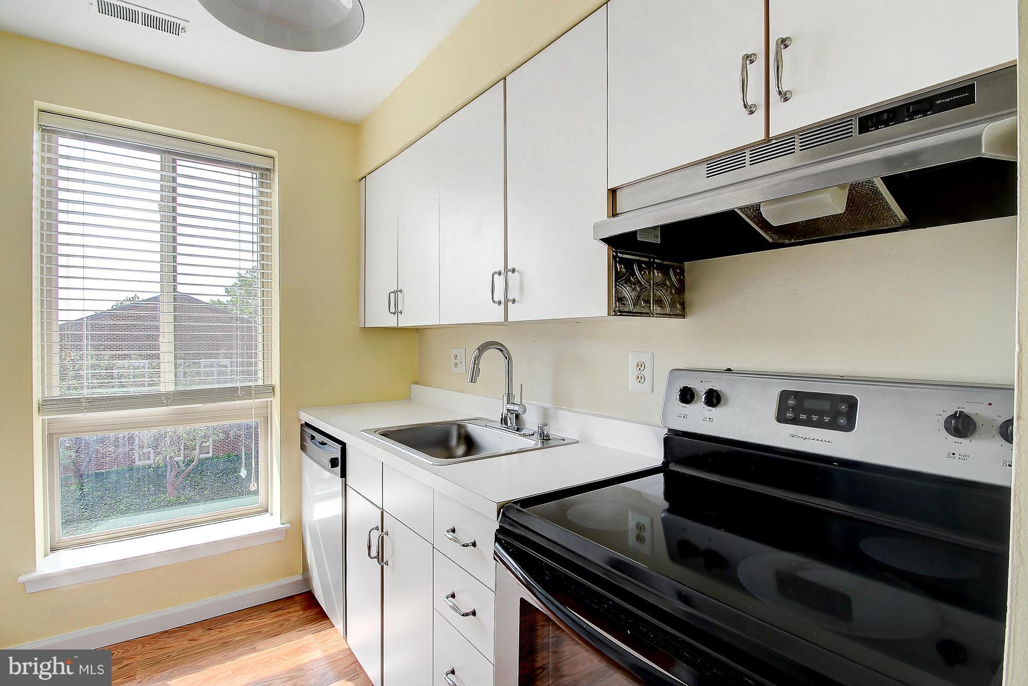 654 Charles Street, Unit R15 Baltimore, MD 21230 - Photo 8 of 25 Kitchen