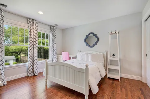 15 Cedar Court, East Hampton, NY 11937