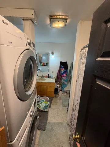 $379,000 | 18-20 Elm Street, Derry, NH 03038