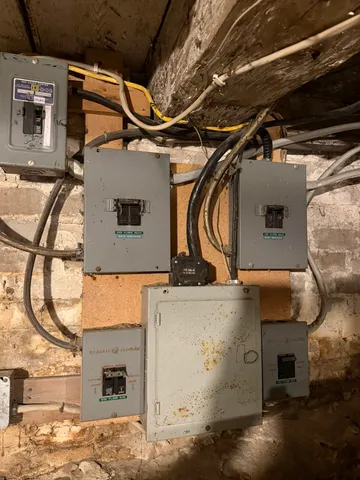 $379,000 | 18-20 Elm Street, Derry, NH 03038