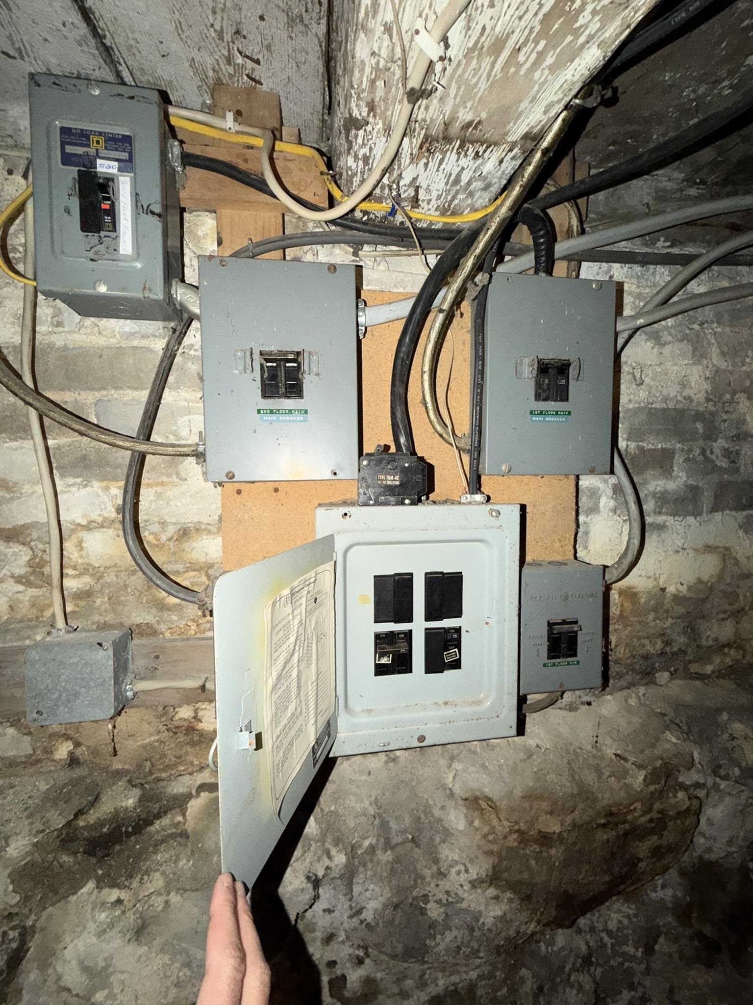 18-20 Elm Street Derry, NH 03038 - Photo 34 of 41