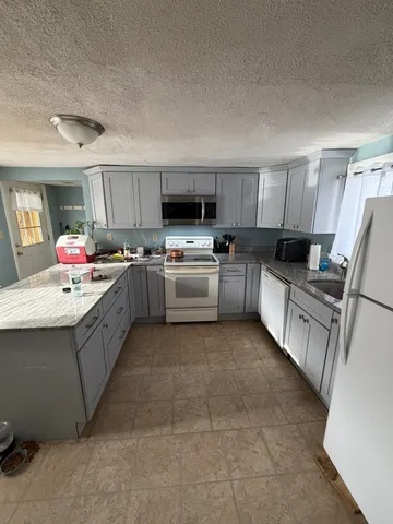 $379,000 | 18-20 Elm Street, Derry, NH 03038