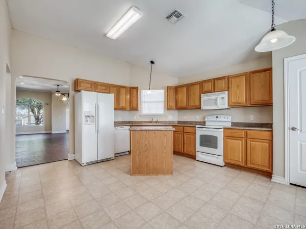 $1,595 | 6102 Still, San Antonio, TX 78222