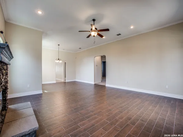 $1,595 | 6102 Still, San Antonio, TX 78222