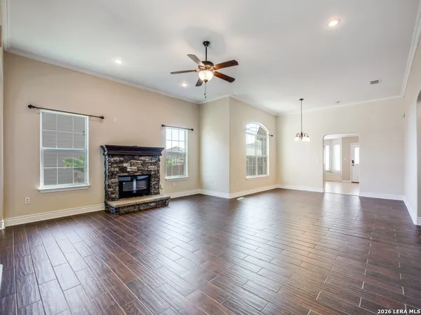 $1,595 | 6102 Still, San Antonio, TX 78222