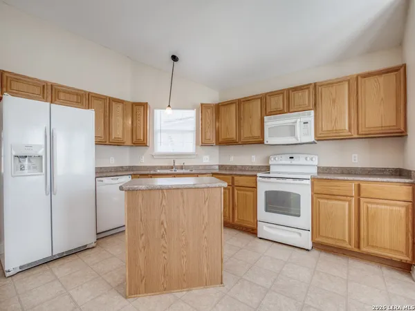 $1,595 | 6102 Still, San Antonio, TX 78222