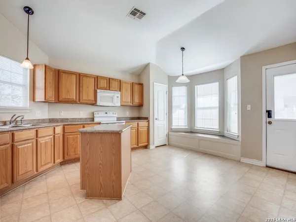 $1,595 | 6102 Still, San Antonio, TX 78222