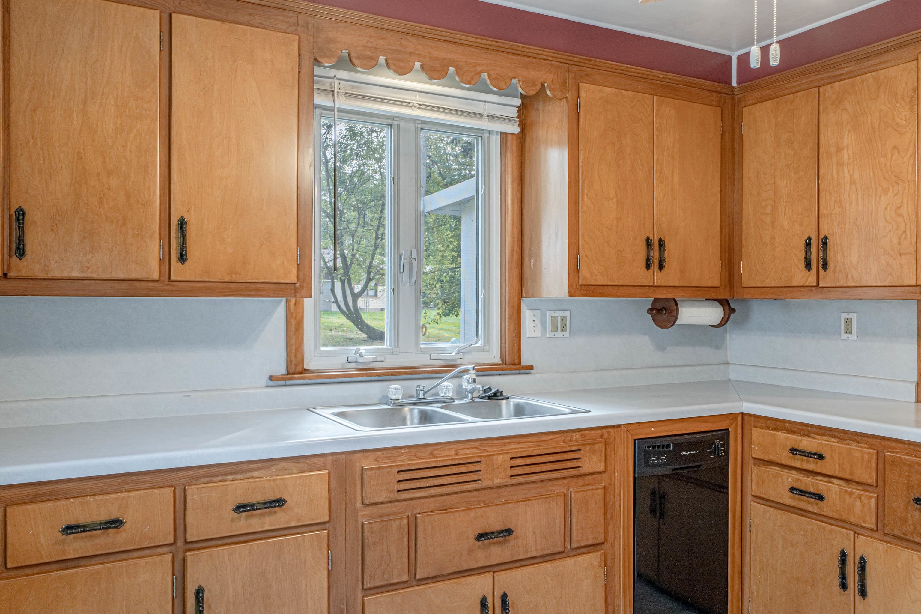 1708 Country Monroe, WI 53566 - Photo 17 of 64