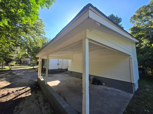 $2,250 | 829 West 1st N Street, Summerville, SC 29483