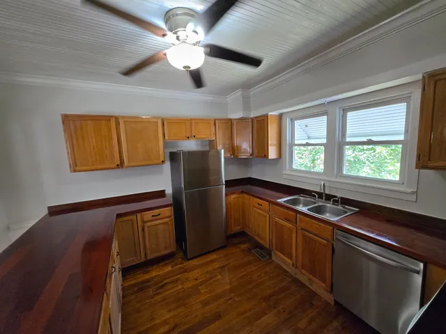 $2,250 | 829 West 1st N Street, Summerville, SC 29483