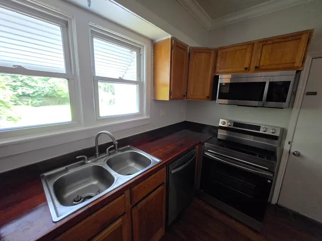 $2,250 | 829 West 1st N Street, Summerville, SC 29483