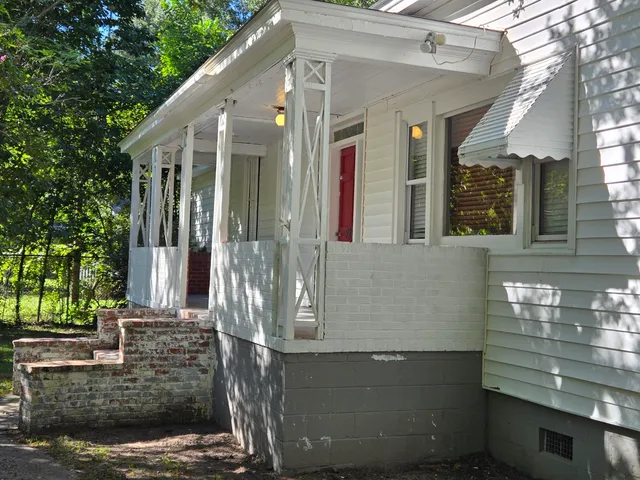 $2,250 | 829 West 1st N Street, Summerville, SC 29483