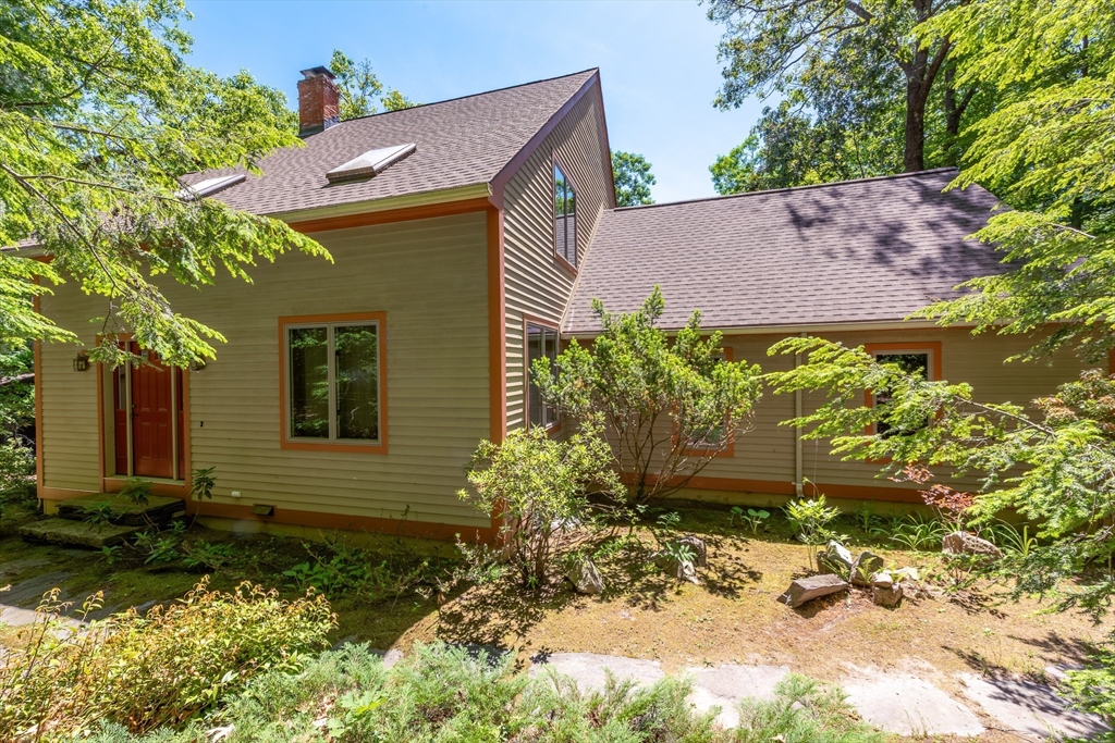 71 Morgan Circle Amherst, MA 01002 - Photo 2 of 42