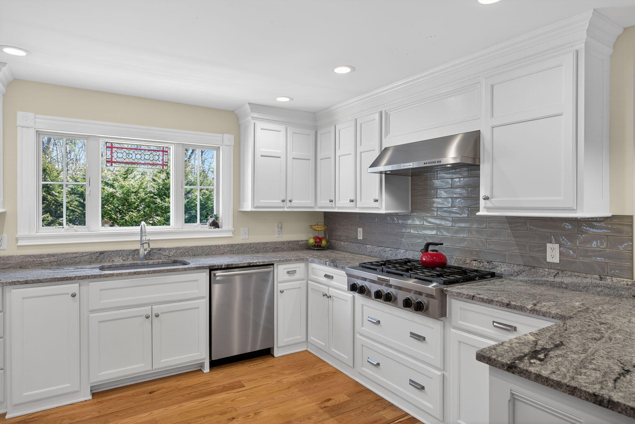 70 Old Queen Anne Road Chatham, MA 02633 - Photo 19 of 61 Light & bright