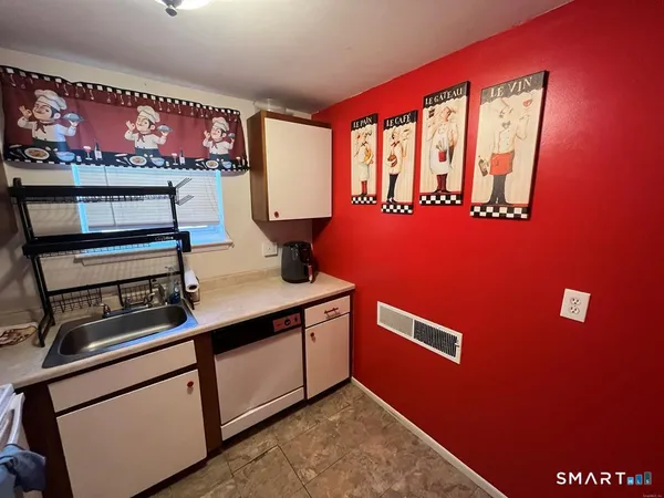 $1,500 | 53 Wolcott Hill Road, Unit B17, Wethersfield, CT 06109