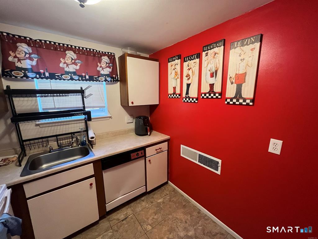 53 Wolcott Hill Road, Unit B17 Wethersfield, CT 06109 - Photo 12 of 24