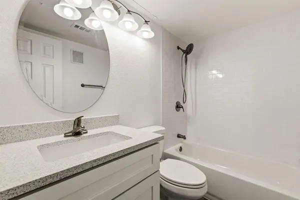 $1,300 | 8510 Park Lane, Unit 203, Dallas, TX 75231