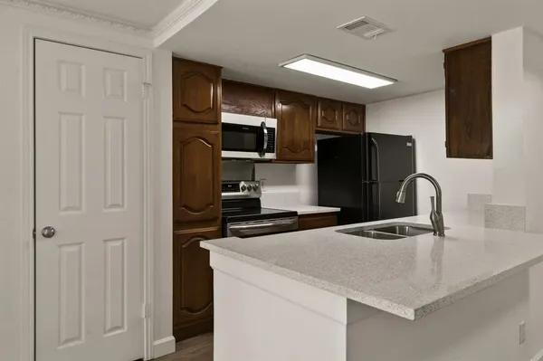 $1,300 | 8510 Park Lane, Unit 203, Dallas, TX 75231