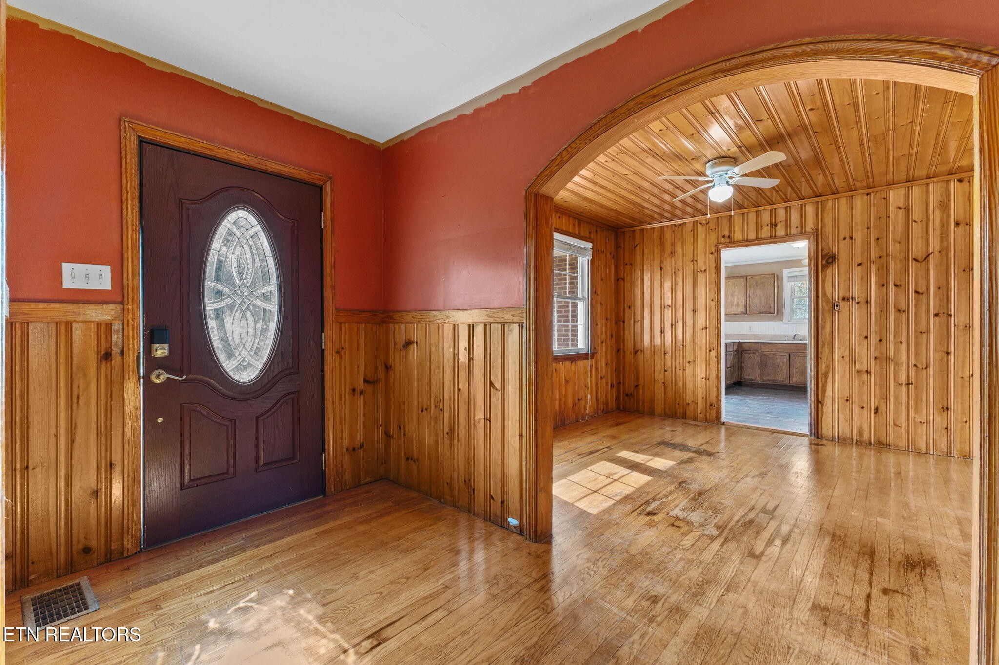 302 Hickory Street Clinton, TN 37716 - Photo 13 of 38 a view of a hallway with entryway