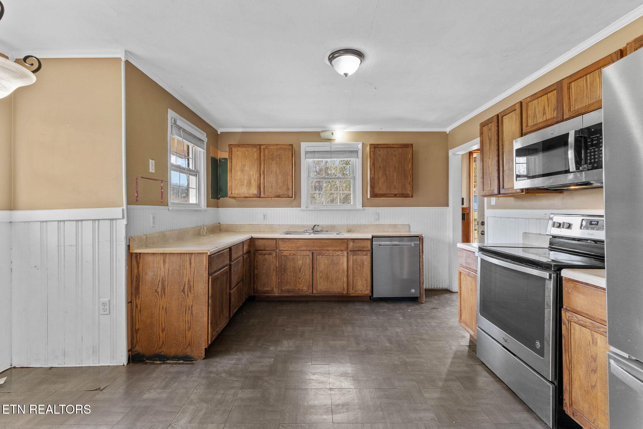 302 Hickory Street Clinton, TN 37716 - Photo 20 of 38 a kitchen with a sink stove and microwave