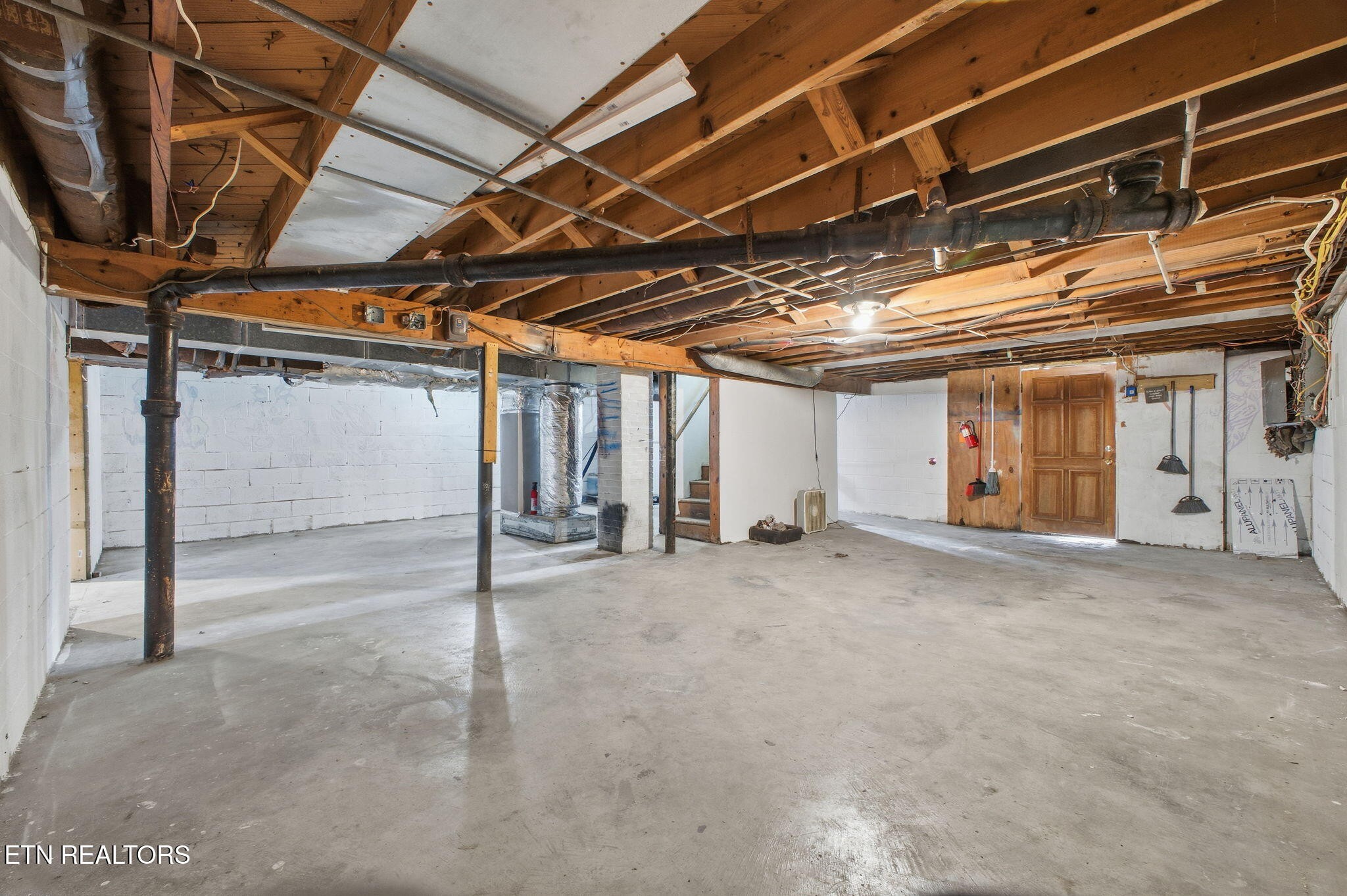 302 Hickory Street Clinton, TN 37716 - Photo 32 of 38