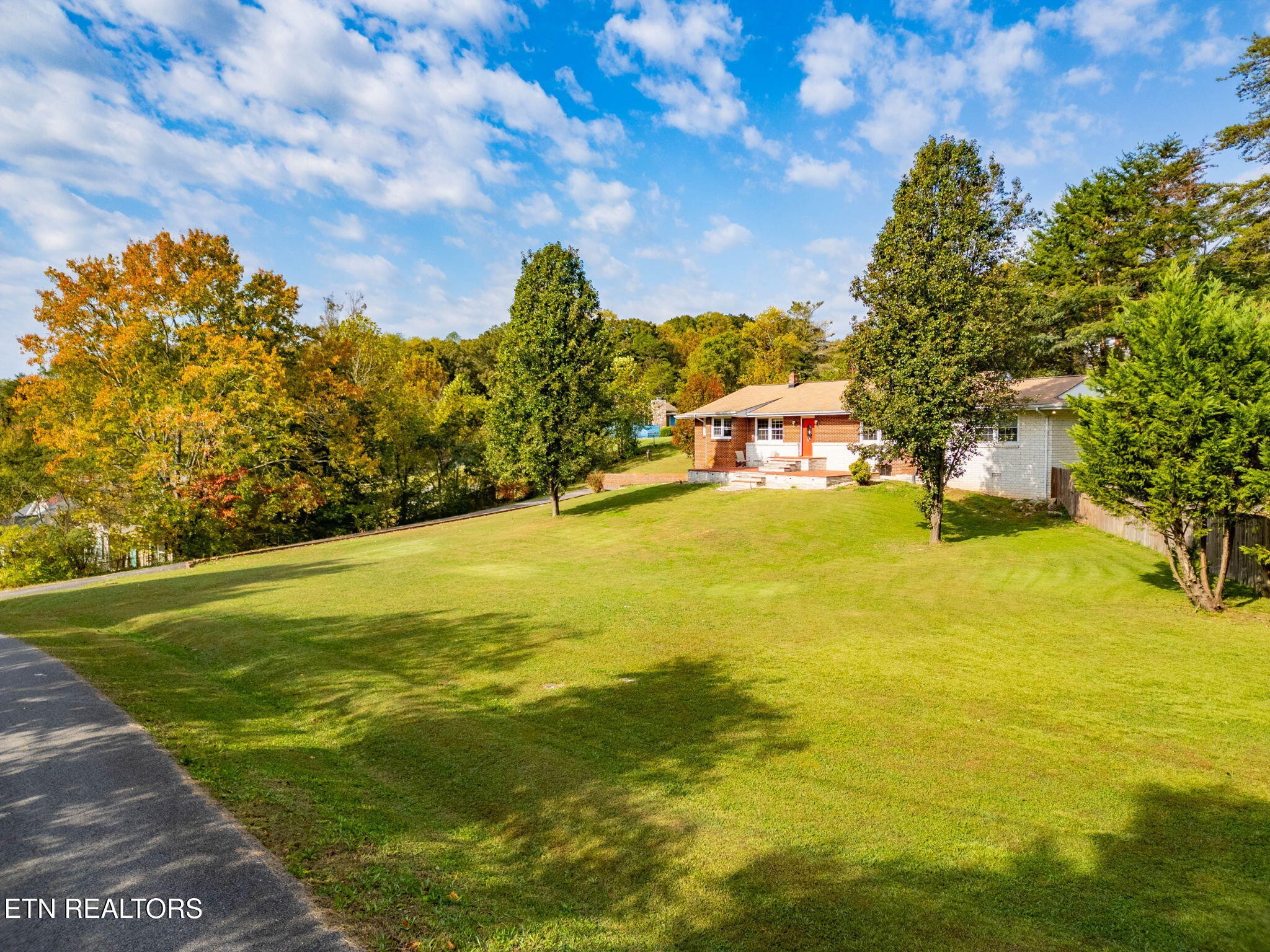 302 Hickory Street Clinton, TN 37716 - Photo 35 of 38 a view of an ocean view