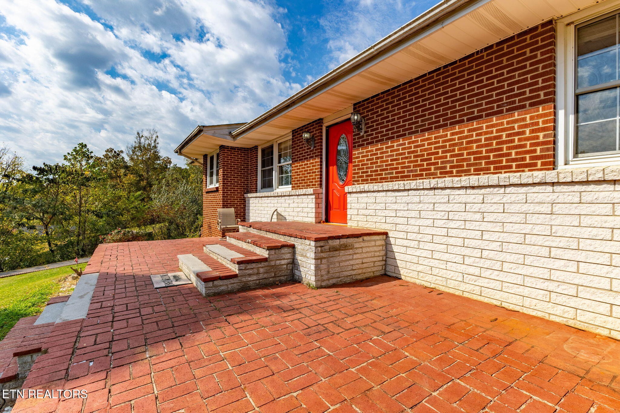302 Hickory Street Clinton, TN 37716 - Photo 5 of 38 a front view of a house with a yard
