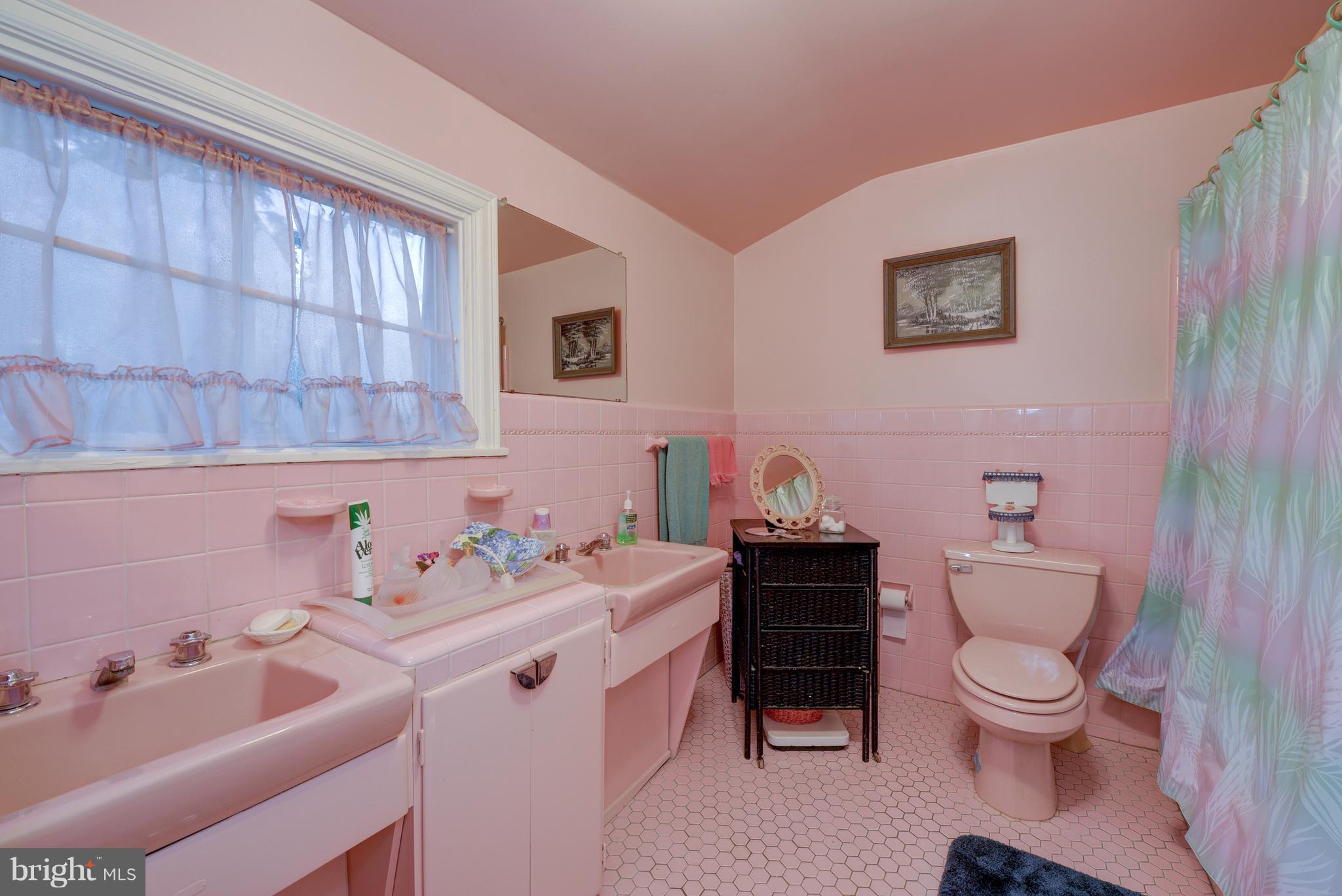 160 Whitemarsh Road Ardmore, PA 19003 - Photo 22 of 30 bedroom #4 en suite