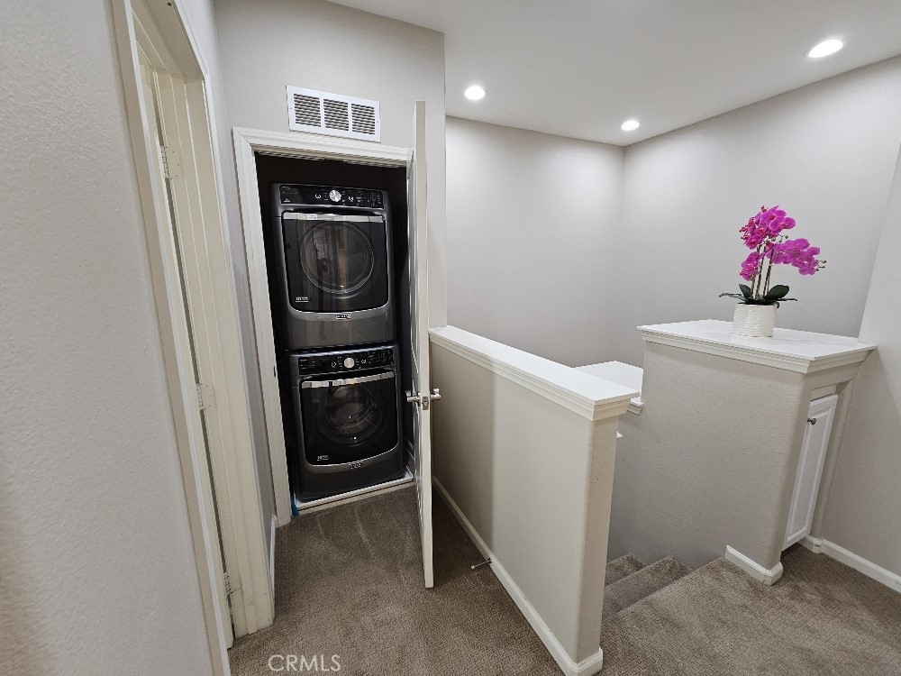 44011 Rivo Court Temecula, CA 92592 - Photo 27 of 34 a bathroom with a sink and mirror