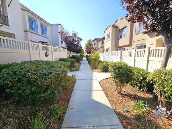 a view of a pathway with a house