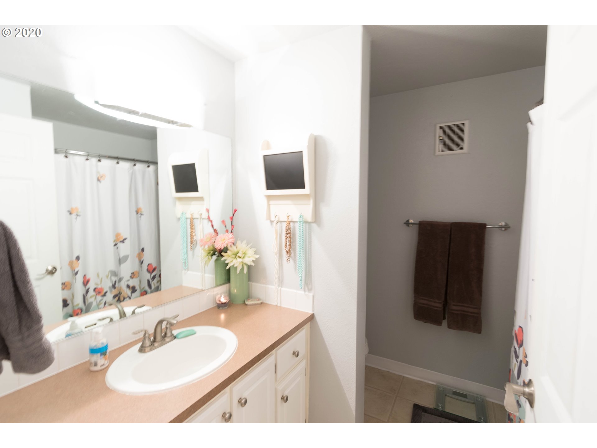 17516 Northwest Springville Road, Unit B17 Portland, OR 97229 - Photo 2 of 17 Gallery Image 2