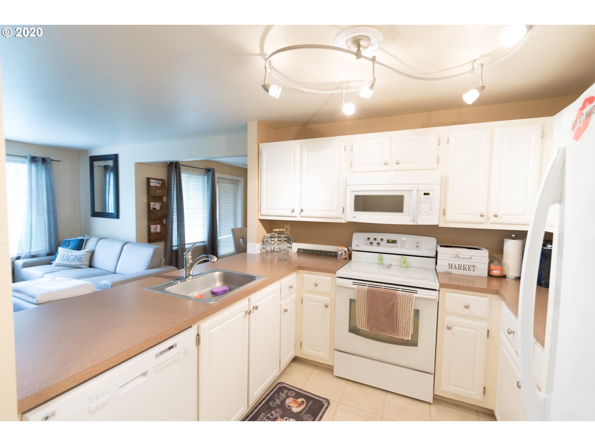 17516 Northwest Springville Road, Unit B17 Portland, OR 97229 - Photo 12 of 17 Gallery Image 12