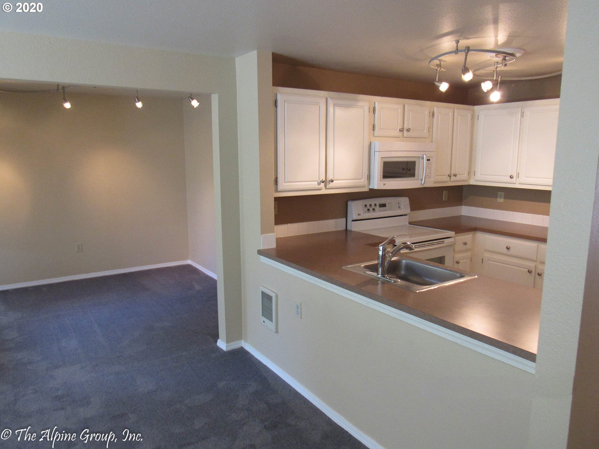 17516 Northwest Springville Road, Unit B17 Portland, OR 97229 - Photo 7 of 17 Gallery Image 7
