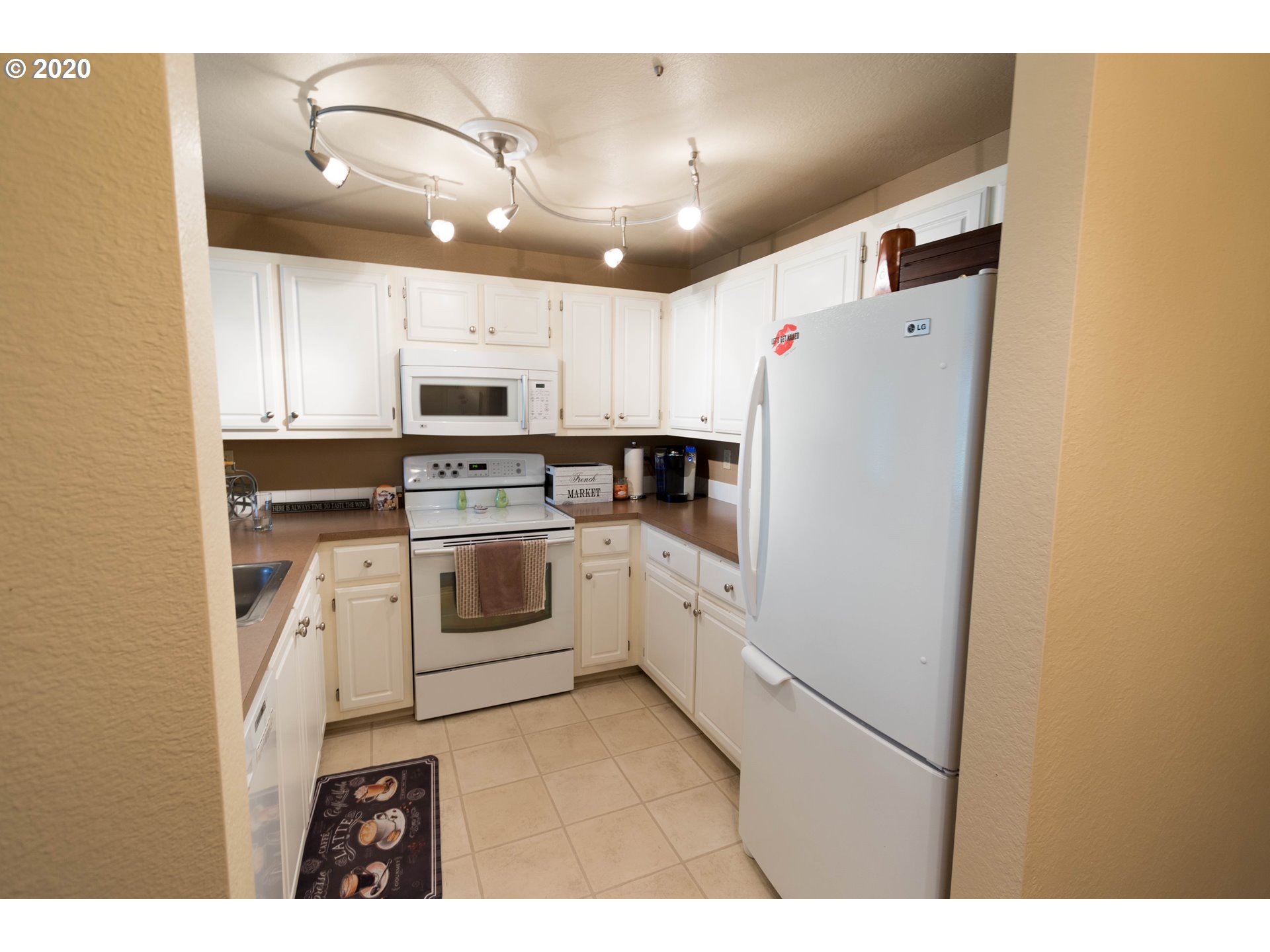 17516 Northwest Springville Road, Unit B17 Portland, OR 97229 - Photo 9 of 17 Gallery Image 9