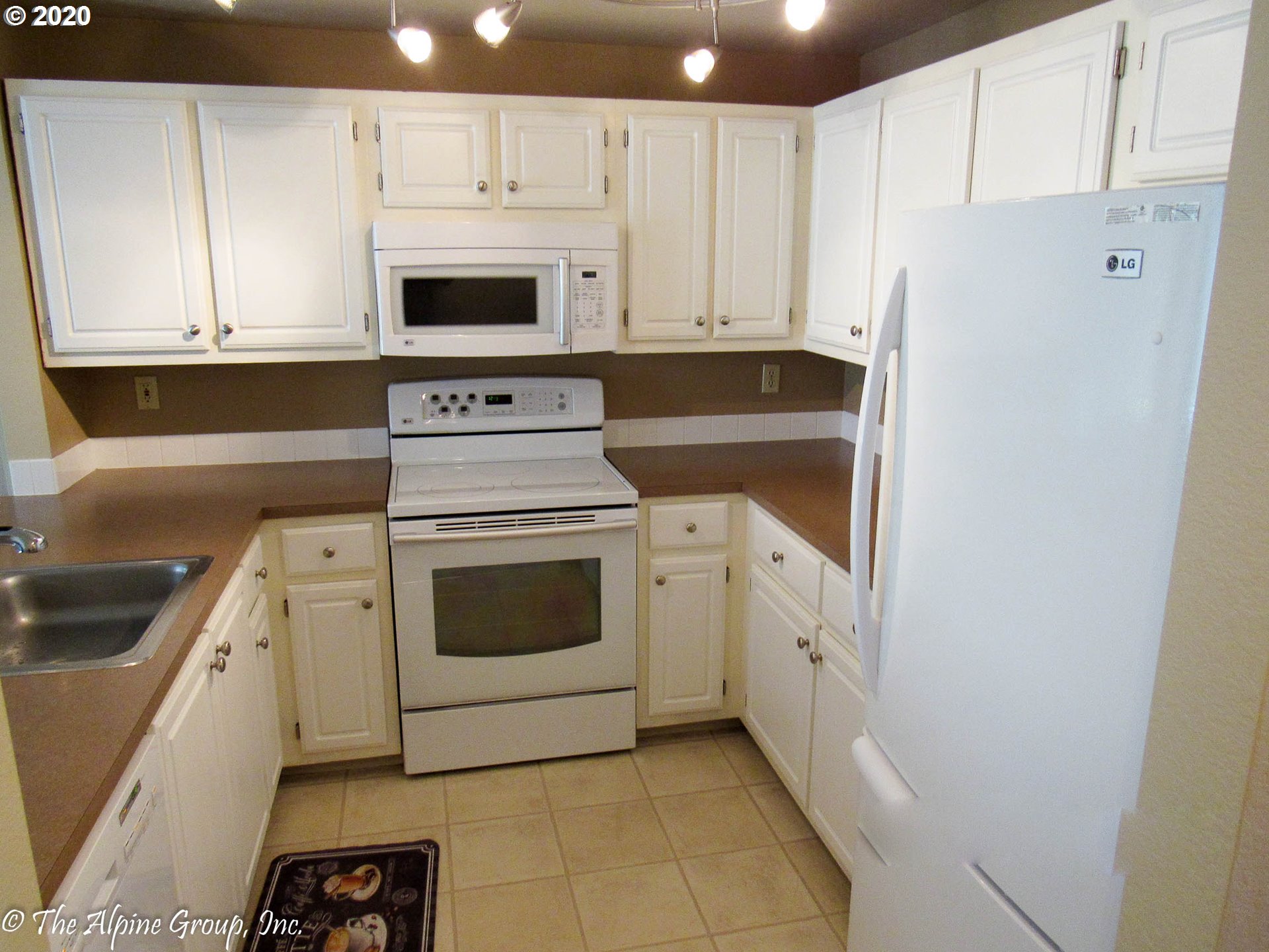 17516 Northwest Springville Road, Unit B17 Portland, OR 97229 - Photo 10 of 17 Gallery Image 10