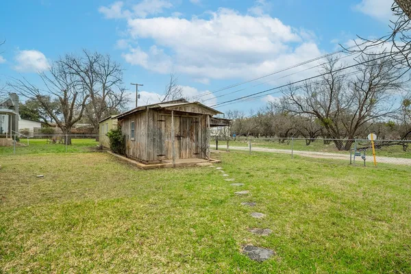 $279,900 | 1013 West 12th Street, Brady, TX 76825