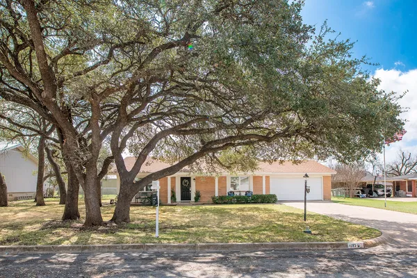 $279,900 | 1013 West 12th Street, Brady, TX 76825