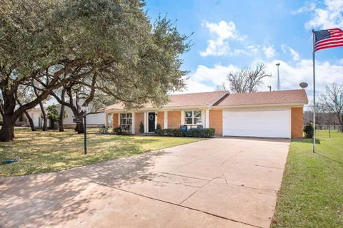 $279,900 | 1013 West 12th Street, Brady, TX 76825
