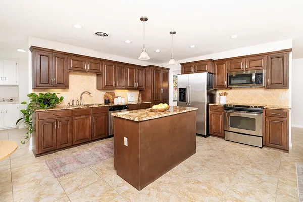 $279,900 | 1013 West 12th Street, Brady, TX 76825