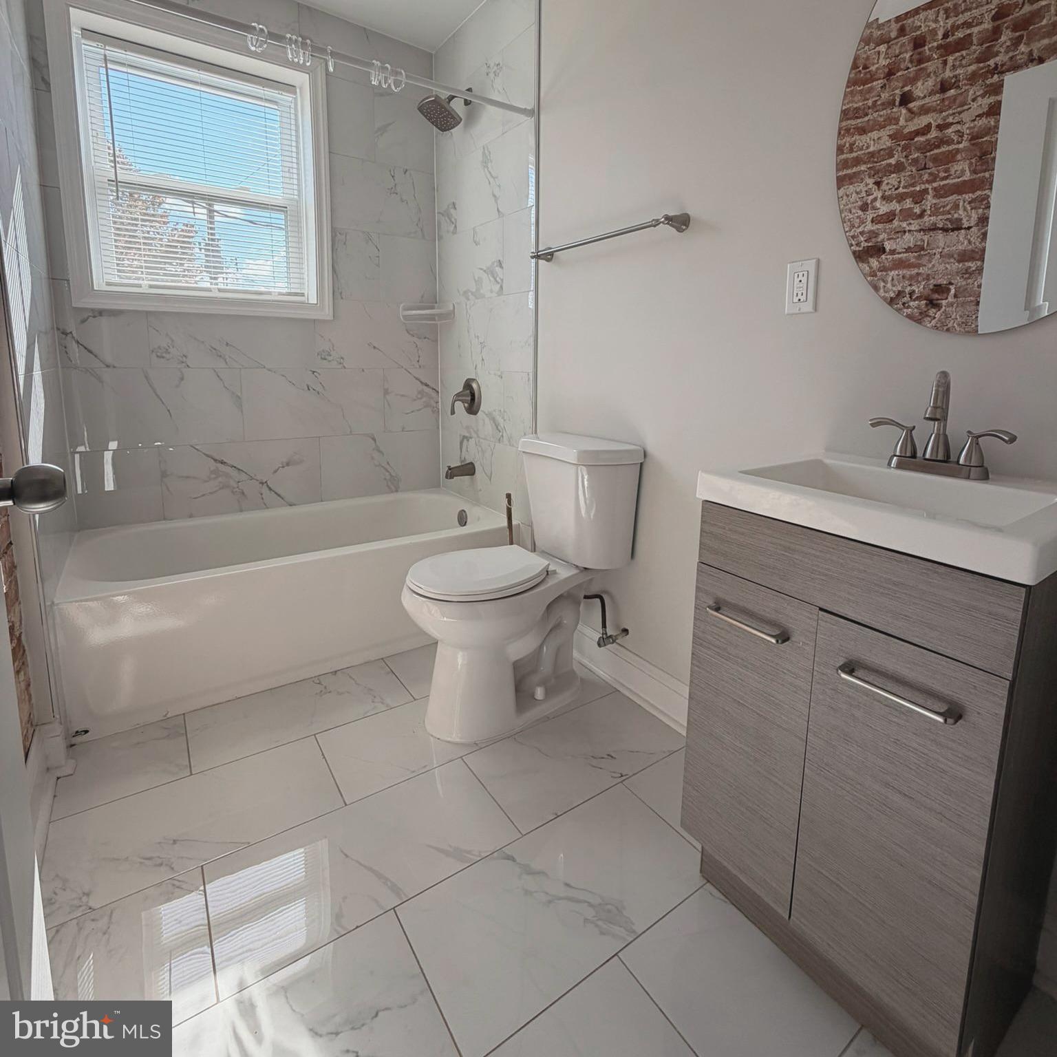2631 West Cold Spring Lane Baltimore, MD 21215 - Photo 7 of 20 a bathroom with a toilet sink and bathtub