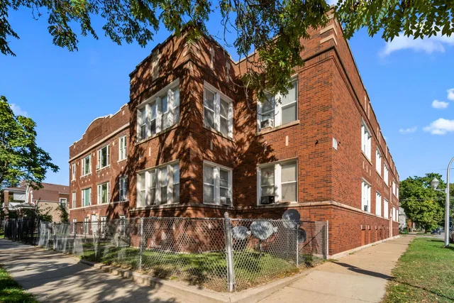 $1,350 | 610 East 74th Street, Unit 2B, Chicago, IL 60619