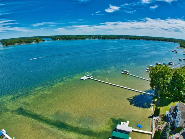 $599,000 | 633 Pearl Beach Drive North, Coldwater, MI 49036