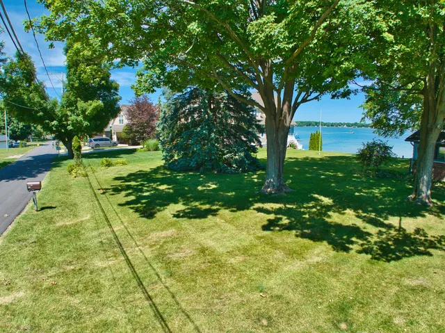 $599,000 | 633 Pearl Beach Drive North, Coldwater, MI 49036