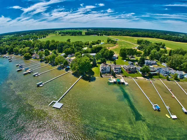 $599,000 | 633 Pearl Beach Drive North, Coldwater, MI 49036