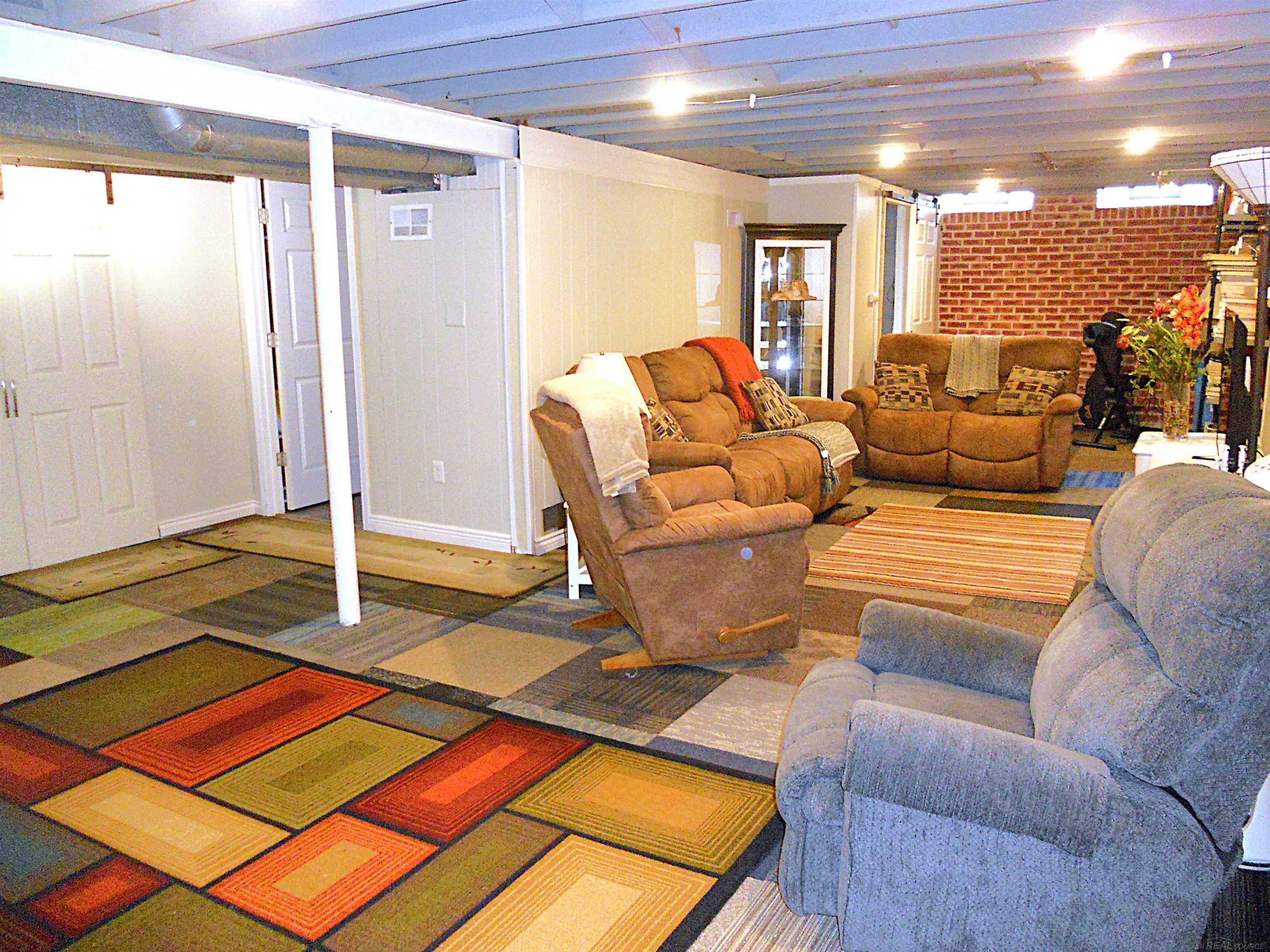 625 Rewold Drive Rochester, MI 48307 - Photo 45 of 69 50213110-92f0a516-f815-44d3-9066-fd978eb32024.JPG