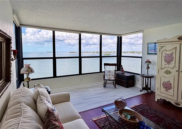 $380,000 | 300 Woodette Drive, Unit 504B, Dunedin, FL 34698