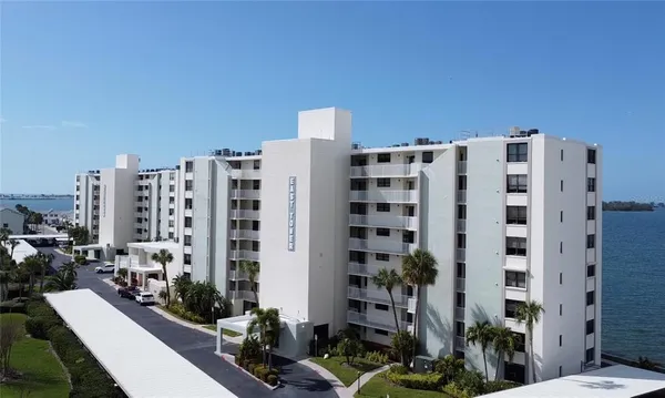 $380,000 | 300 Woodette Drive, Unit 504B, Dunedin, FL 34698