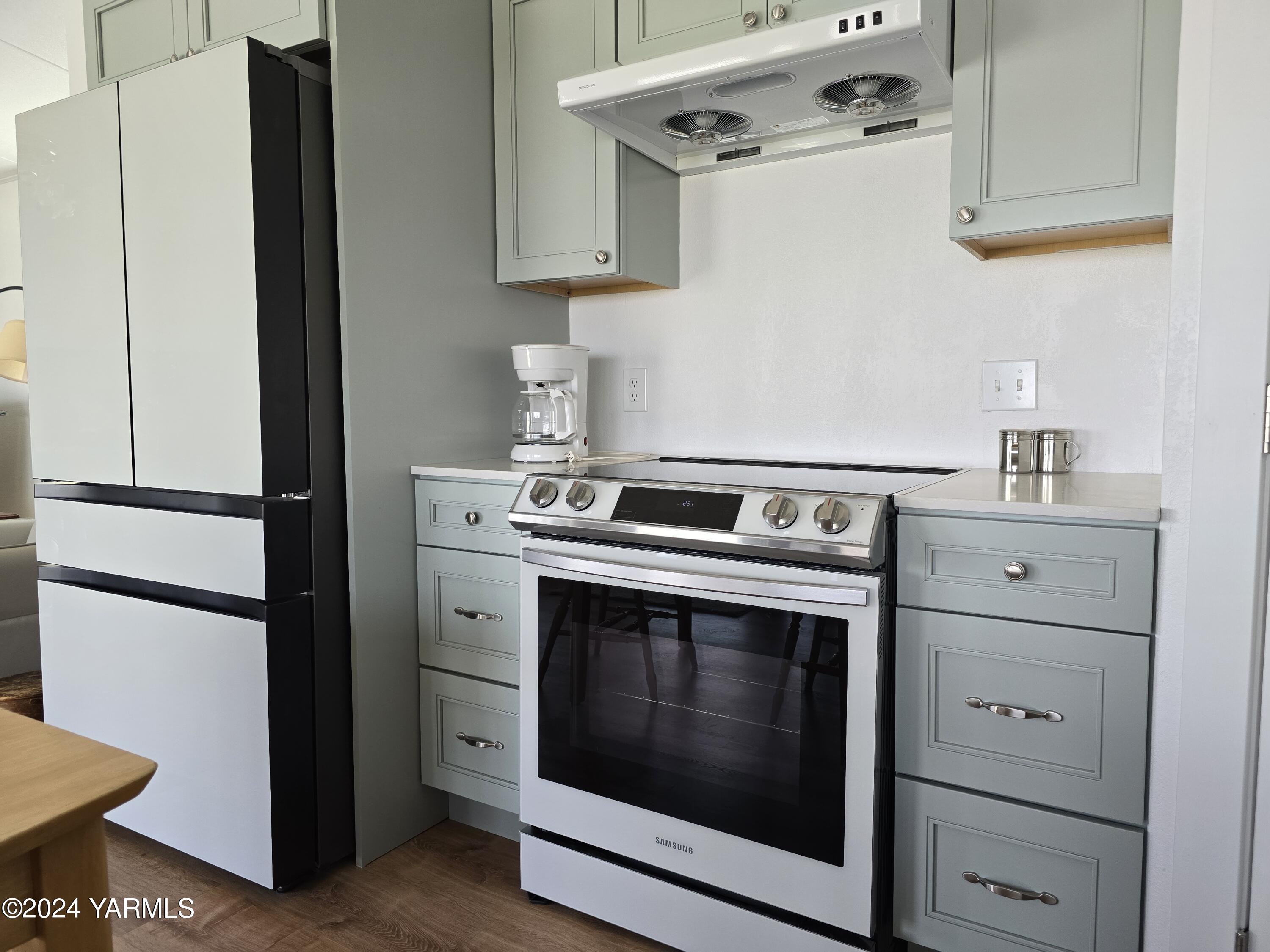 300 Alps Road, Unit 1028 Moxee, WA 98936 - Photo 4 of 18 20240720_143139